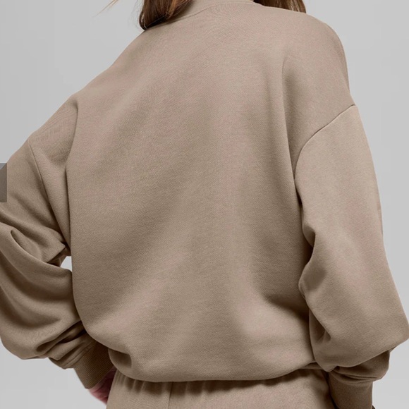 Alo Accolade Sweatshirt - Picture 2 of 8